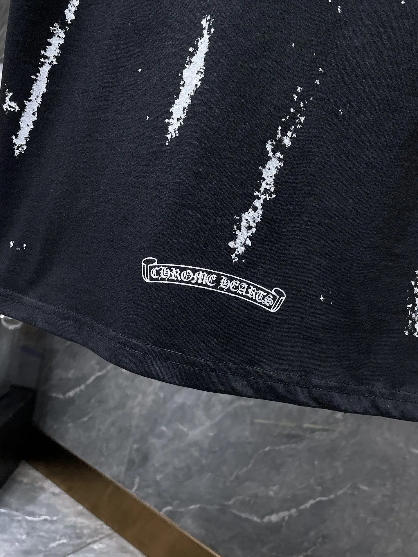 P160 New Chrome Hearts 25ss for summer. High gram weight, environmentally friendly and high-quality top-grade fabric. 260g~270g. Chrome graffiti splashed ink and hot diamond horseshoe short sleeves. Counter synchronization. 1:1 replica version. Recommended colors: white, black. Size: S, M, L, XL.